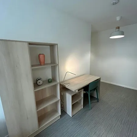 We Live In R - 102 Apartment